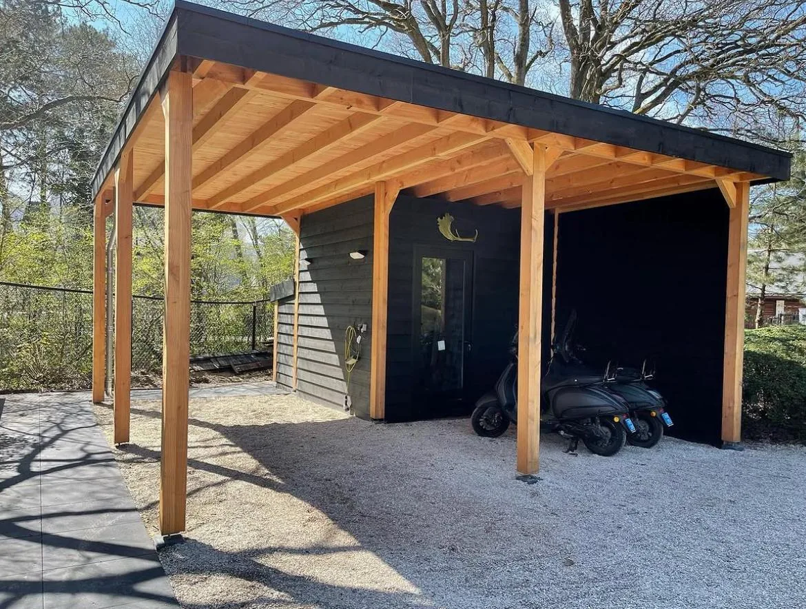 Carport in passende tuinstijl